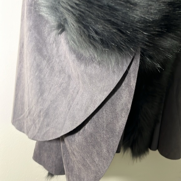 JAYLEY Grey Faux Fur Faux Suede Cape - Picture 8 of 13